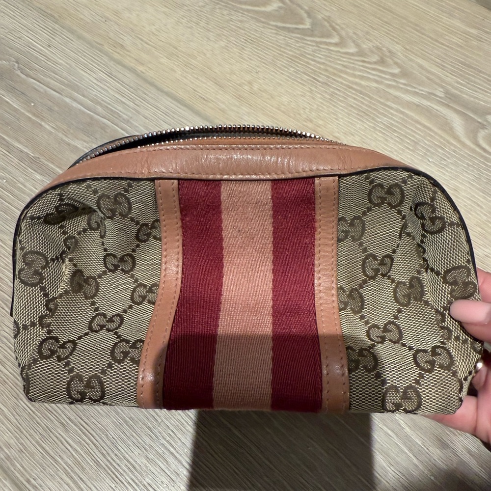 Gucci cosmetic pouch